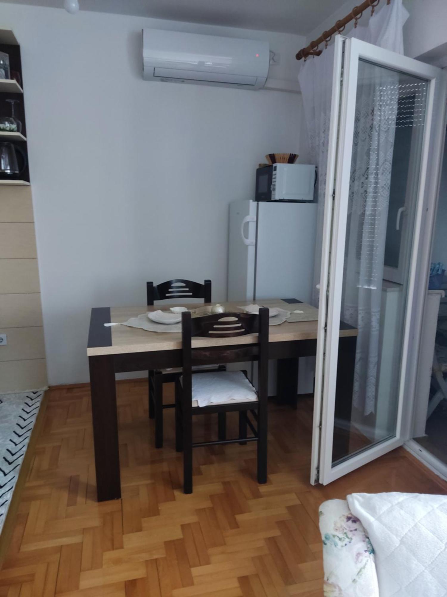 פלוזינה Apartman Dunja מראה חיצוני תמונה